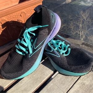 Brooks Levitate 5 Knit running shoes Women’s Sz 7 - NWOT/Sample